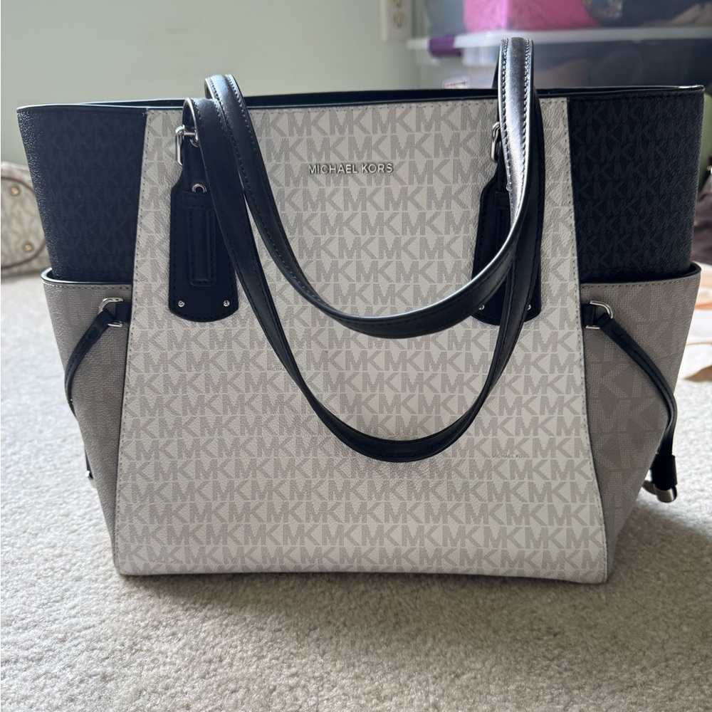 Michael Kors Voyager Large Color-Block Signature Logo Tote Bag